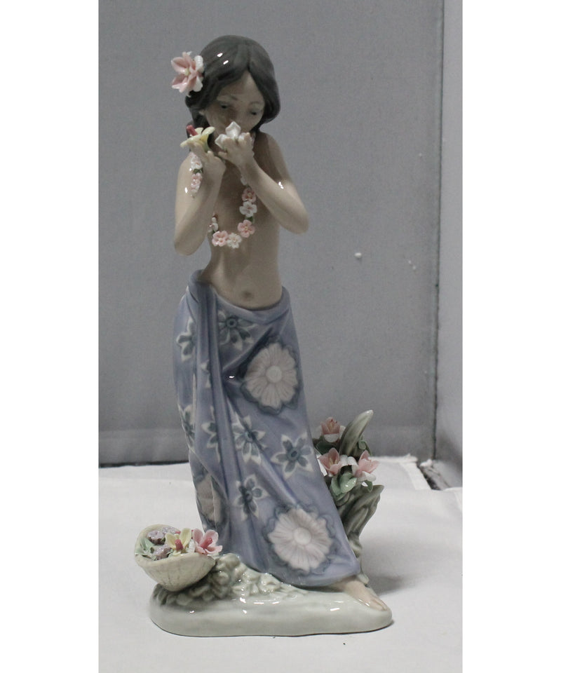 Lladró Figurine: 1480 Aroma of the Islands| Glazed Finish | Please Read