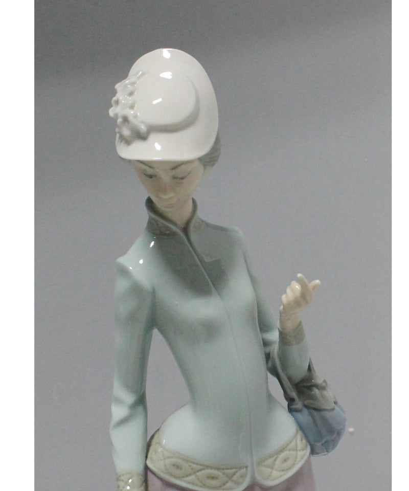 Lladró Figurine: 1353 Lady With Girl | Glazed Finish | Please Read