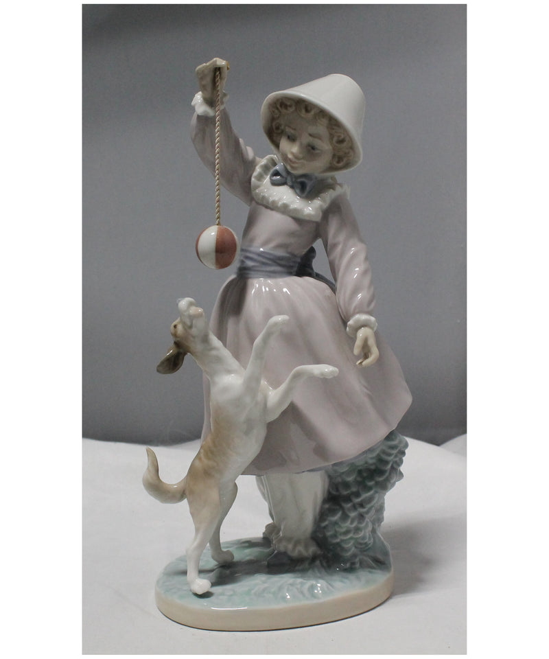 Lladró Figurine:  5078 Teasing the Dog | Glazed | Please Read