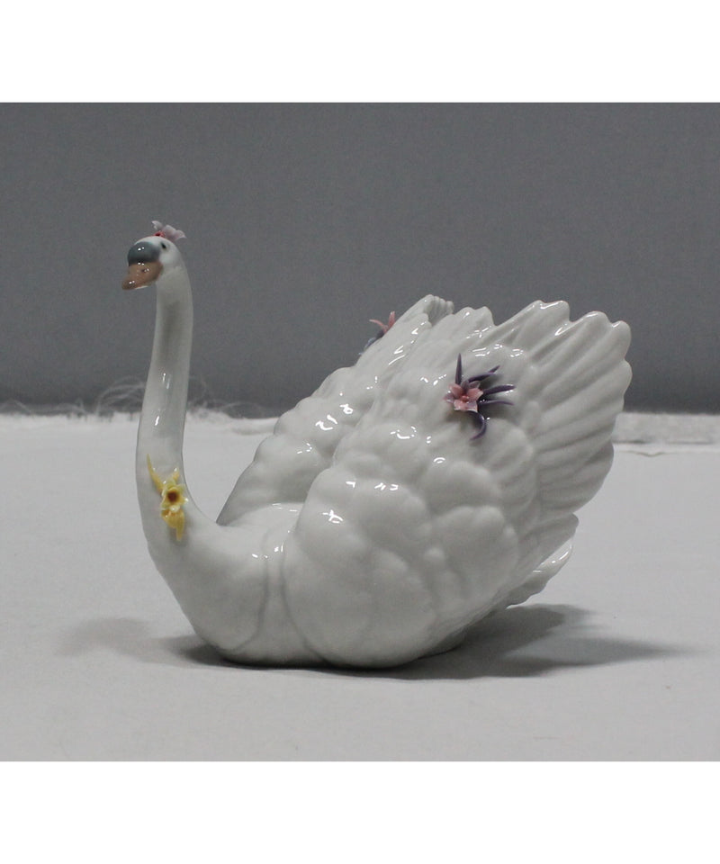 Lladró Figurine:  6499 White Swan | Glazed Finish | broken flower | As Is