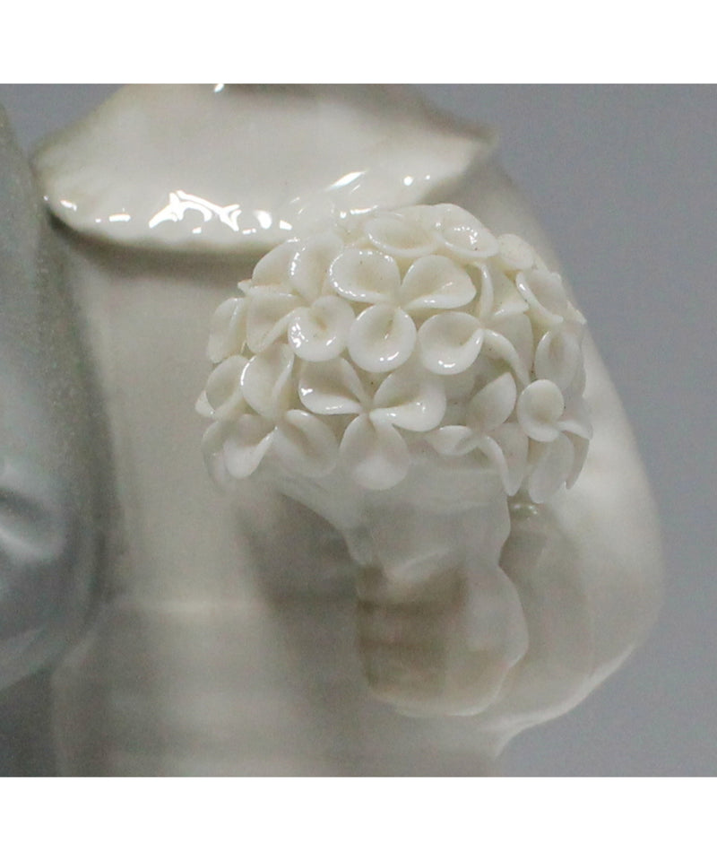 Lladró Figurine:  4808 Wedding | Glazed Finish | broken flower | As Is