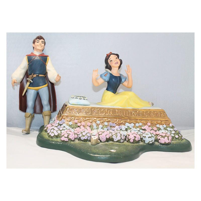 WDCC Snow White and Prince Charming - A Kiss Brings Love Anew | 413070 | Limited to 1,650 | AS IS