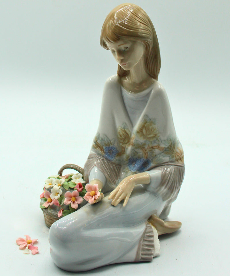 Lladró Figurine: 7607 Flower Song | Damaged Flower petals