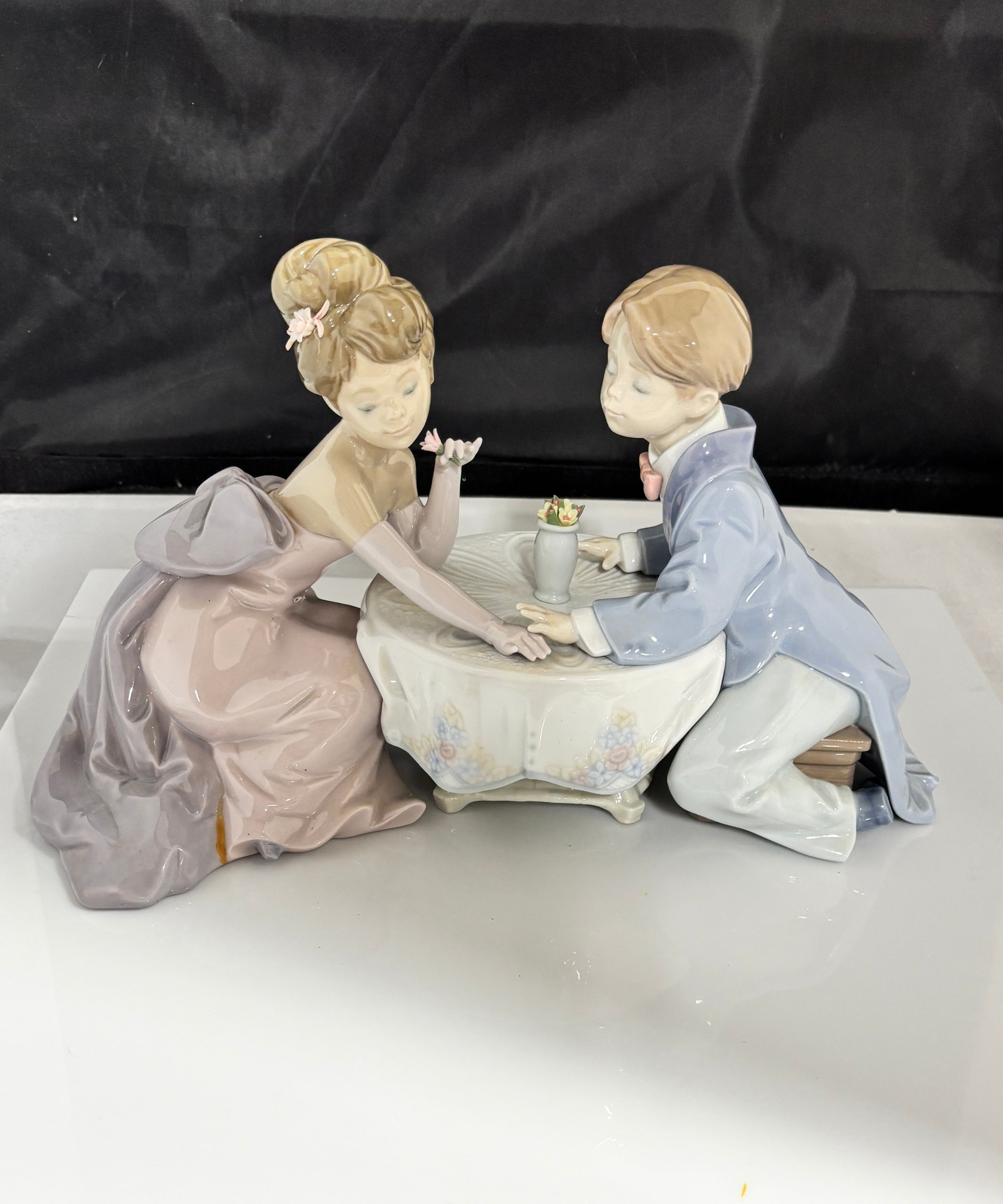 Lladro - A Little Romance - Porcelain Figurine, Please Read