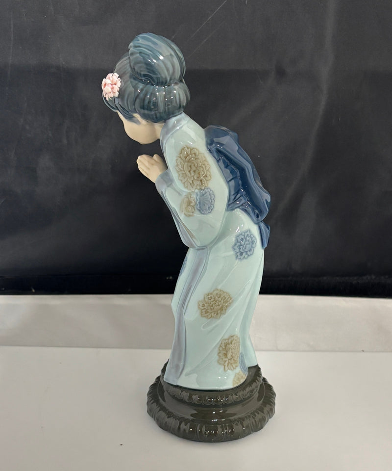 Lladro|Sayonara Figurine #4989