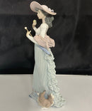 Lladro 6246 Paseo del Otoño Autumn Stroll Lady w/ Dog Figurine Box Petal Chip