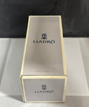 Lladro 6246 Paseo del Otoño Autumn Stroll Lady w/ Dog Figurine Box Petal Chip