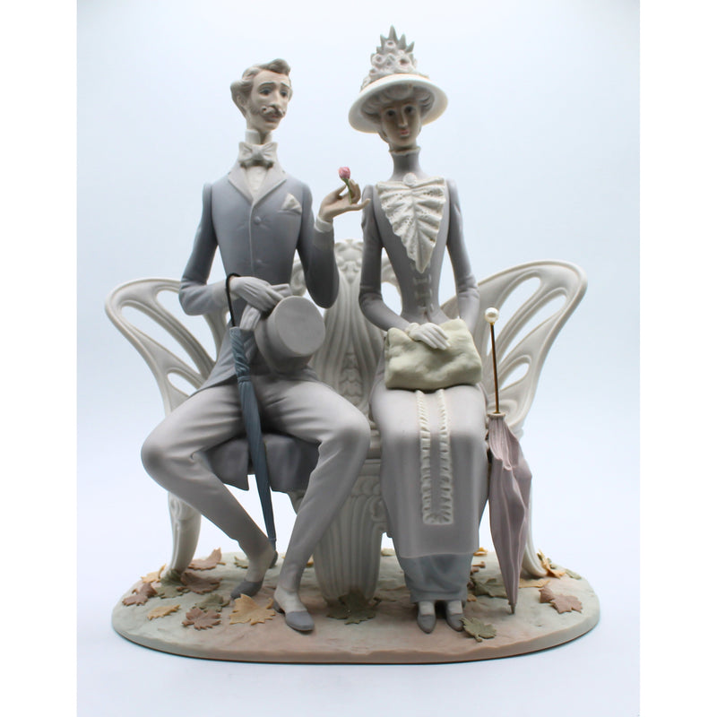 Lladro 1274 | Lovers in the Park | Broken Leaves