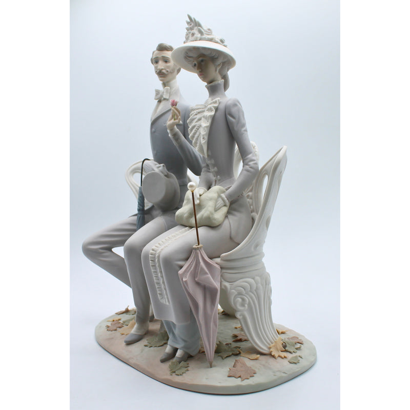 Lladro 1274 | Lovers in the Park | Broken Leaves