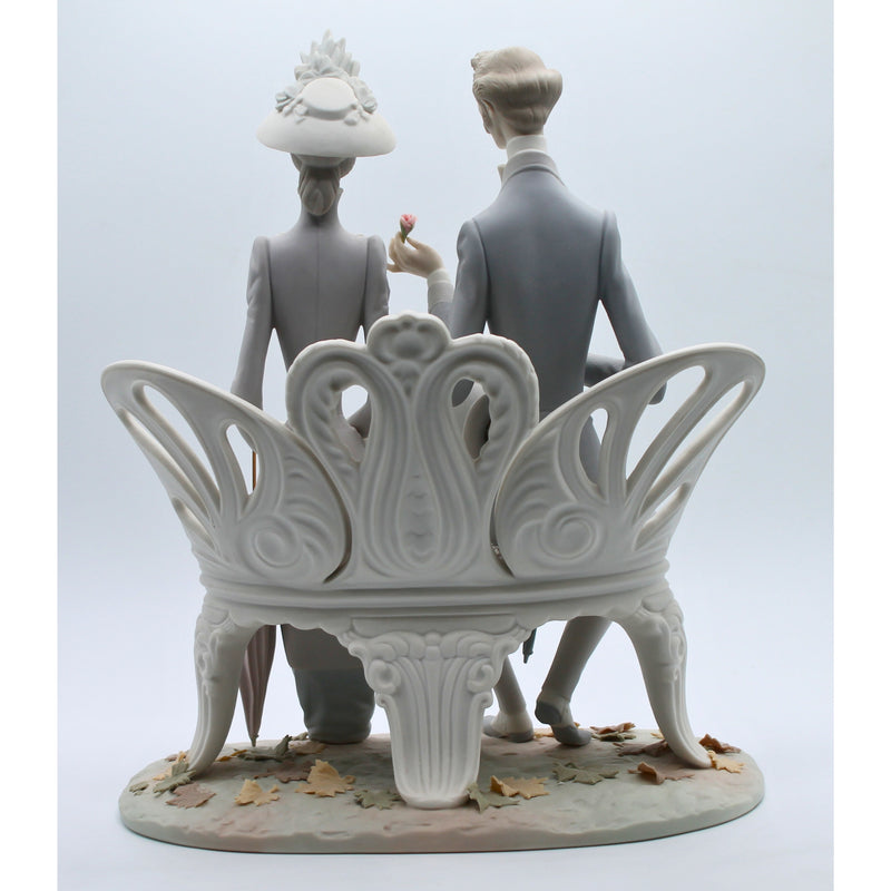 Lladro 1274 | Lovers in the Park | Broken Leaves