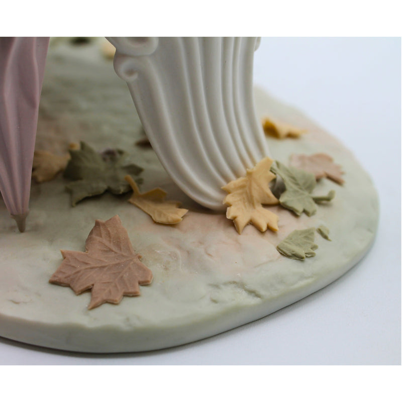 Lladro 1274 | Lovers in the Park | Broken Leaves