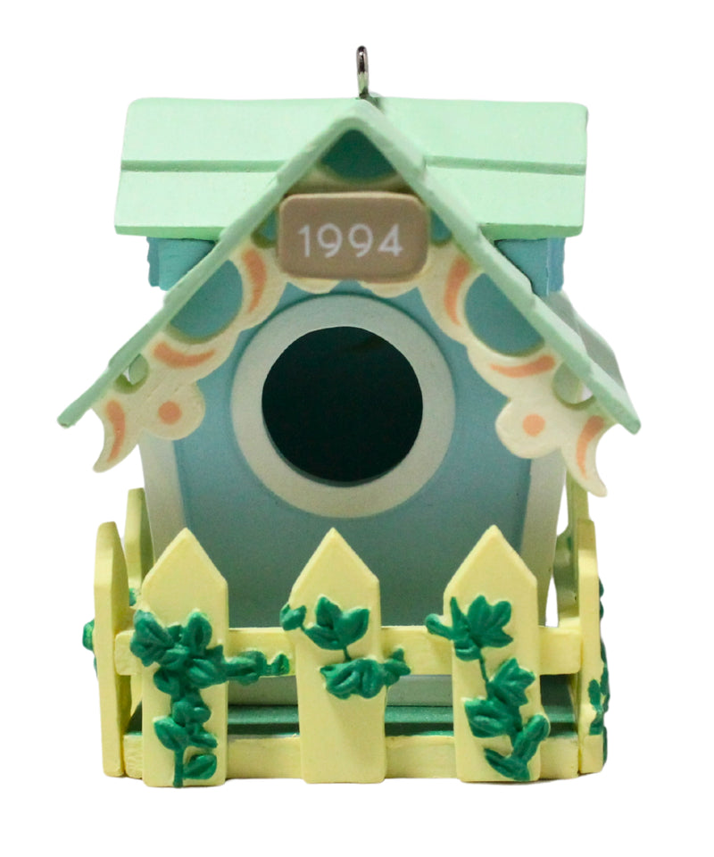 Hallmark Ornament: 1994 Treetop Cottage | QEO8186