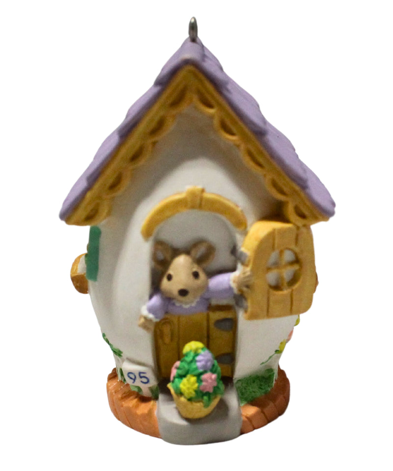 Hallmark Ornament: 1995 Apple Blossom Lane  | QEO8207