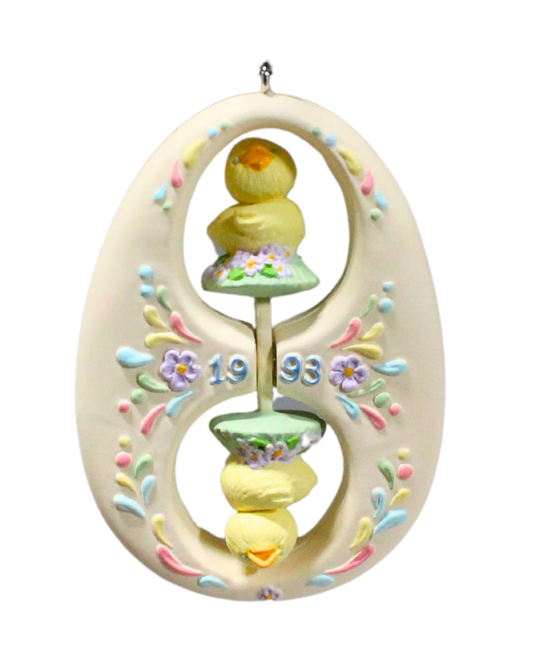 Hallmark Ornament: 1993 Chicks on a Twirl  | QEO8375