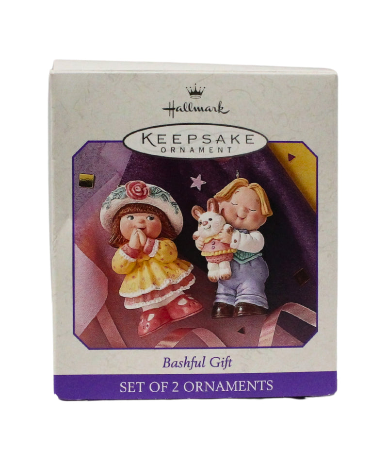 Hallmark Ornament: 1998 Bashful Gift | QEO8446