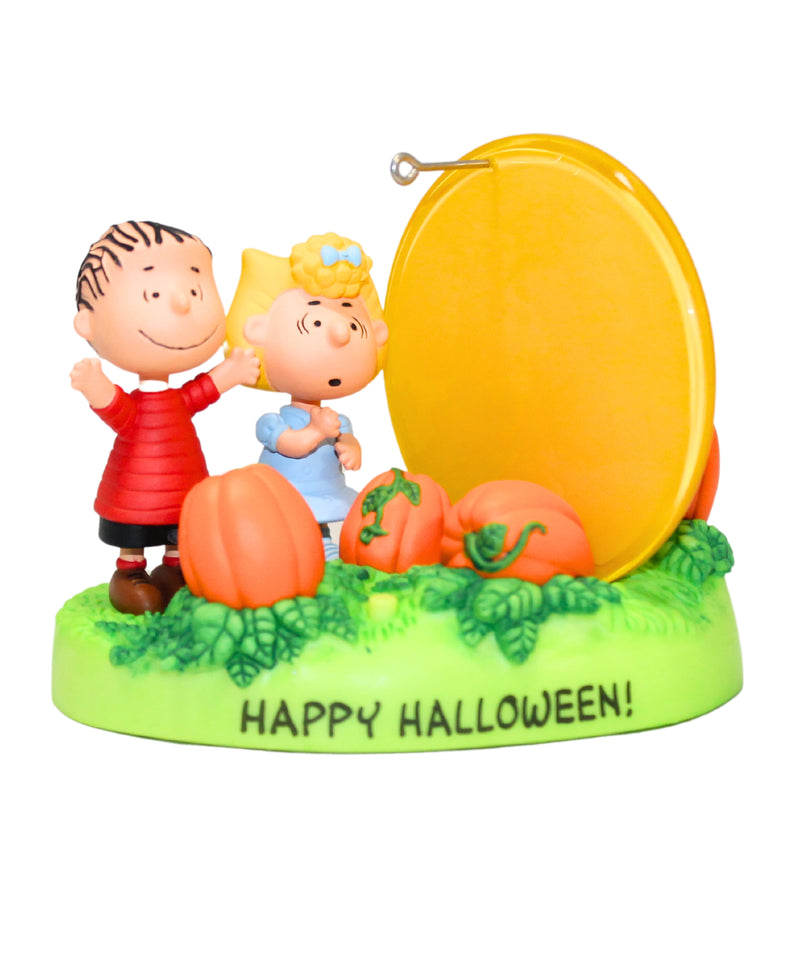 Hallmark Ornament: 2017 The Great Pumpkin Rises | QF05225 | Peanuts