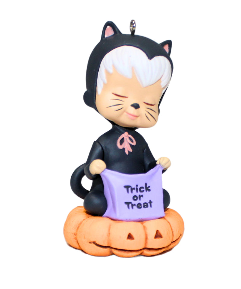 Hallmark Ornament: 2016 Sweet Trick-Or-Treater | QF05241