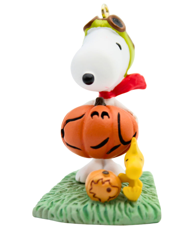 Hallmark Ornament: 2012 Snoopy and Woodstock o' Lantern | QFO5211