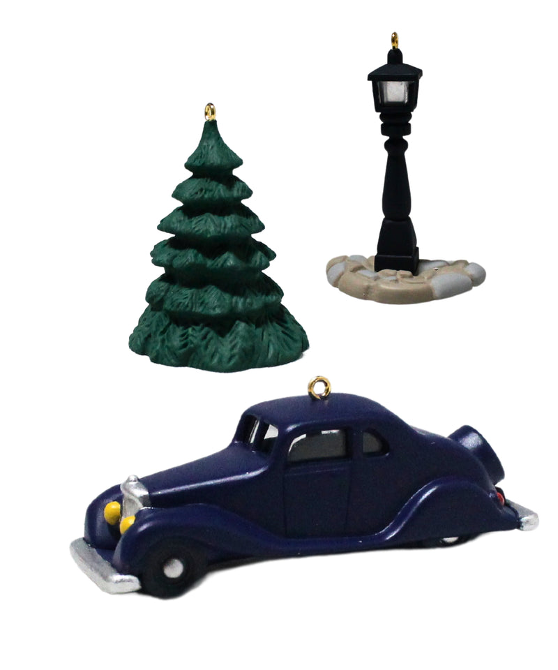 Hallmark Ornament: 1995 Nostalgic Houses and Shops | QX5089