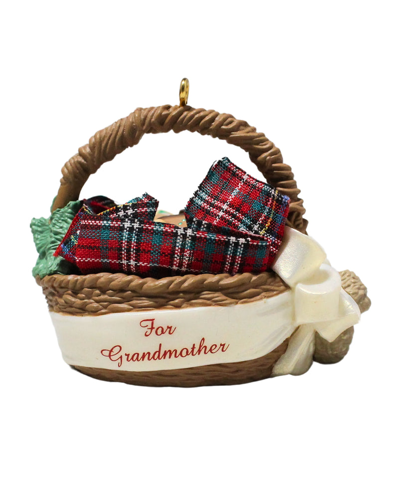 Hallmark Ornament: 1994 Grandmother | QX5673