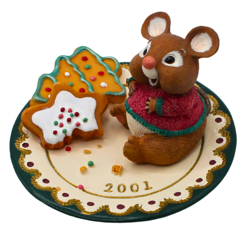 Hallmark Ornament: 2001 Sharing Santa's Snacks | QX8212