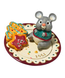 Hallmark Ornament: 2001 Sharing Santa's Snacks | QX8212-C | Clip-on