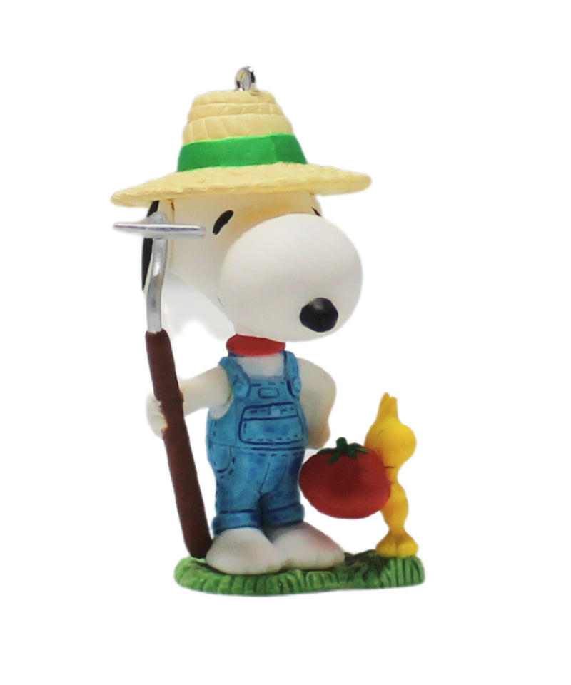 Hallmark Ornament: 2016 Green Thumb Snoopy | QX9251