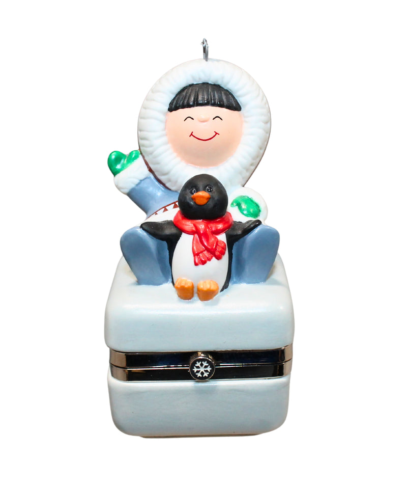 Hallmark Ornament: 2002 Frosty Friends  | QXC4573