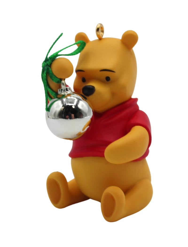 Hallmark Ornament: 2010 Pooh Reflects on Christmas | QXD1016
