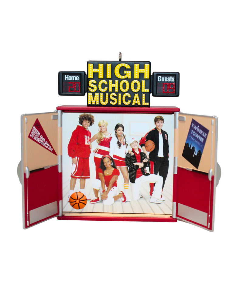 Hallmark Ornament: 2009 HSM3: Senior Year | QXD2122
