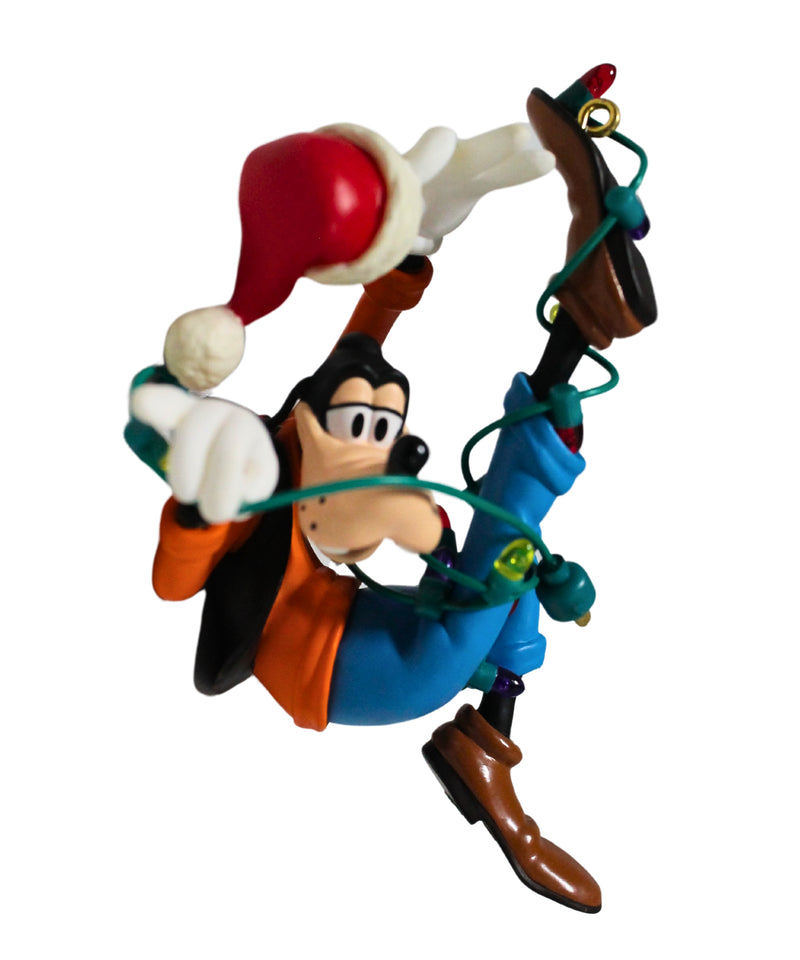 Hallmark Ornament: 2003 Goofy Helps Out | QXD5037