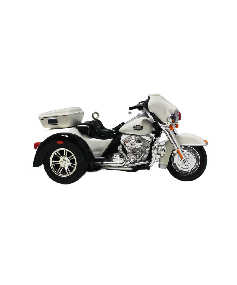 Hallmark Ornament: 2009 2009 Tri-Glide Ultra Classic Inaugural Trike | QXE3043