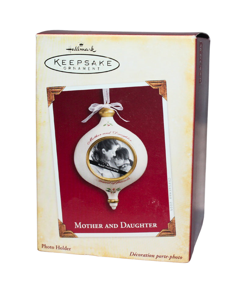 Hallmark Ornament: 2005 Mother and Daughter | QXG4745