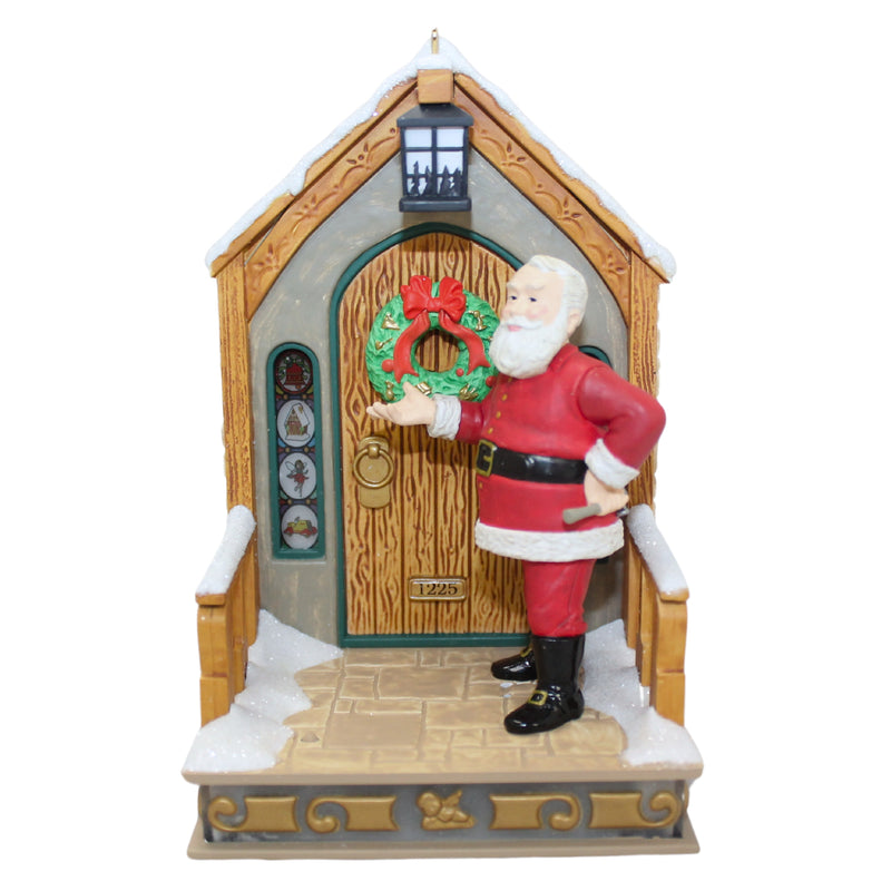 Hallmark Ornament: 2011 Decking the Door | QXG4777