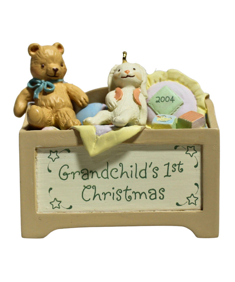 Hallmark Ornament: 2004 Grandchild's First Christmas | QXG5741