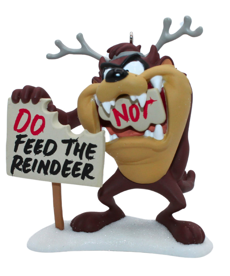 Hallmark Ornament: 2015 Feed the Reindeer | QXI2107 | Looney Tunes