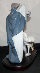Lladro Figurine: 5932 Jester Serenade With Certification - As Is