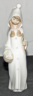 Llardó Figurine: 4678 Girl With Basket - As Is Piece