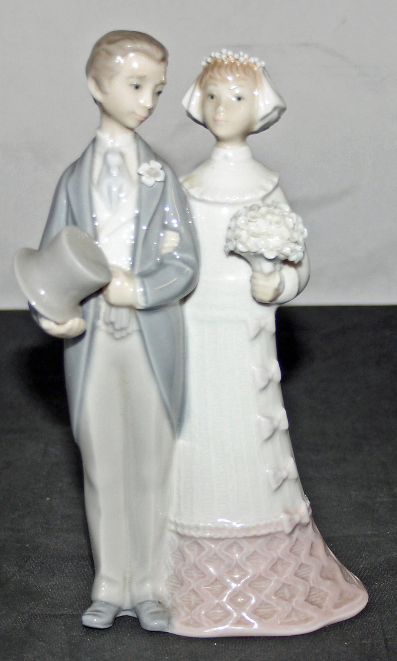 Llardó Figurine: 4808 Wedding - As Is Piece