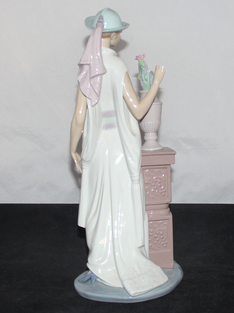 Lladró Figurine: 5175 Lady Grand Casino - As Is