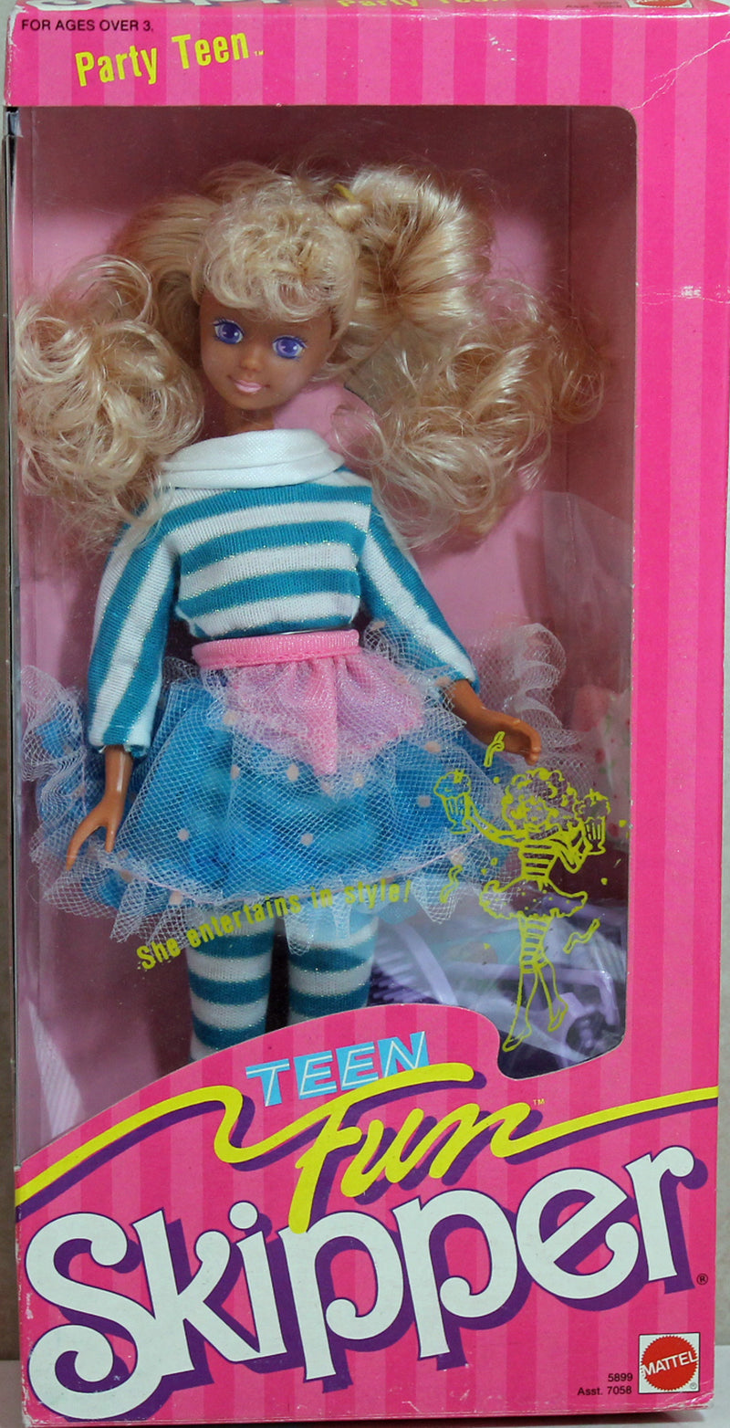 Mattel - Skipper, Barbie et Ken avec vêtements et Mattel - Skipper, Barbie et Ken avec vêtements et