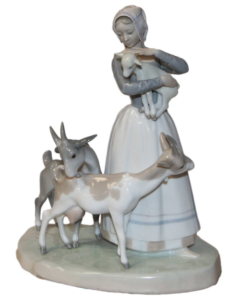 Lladró Figurine: 1001 Shepherdess with Goats