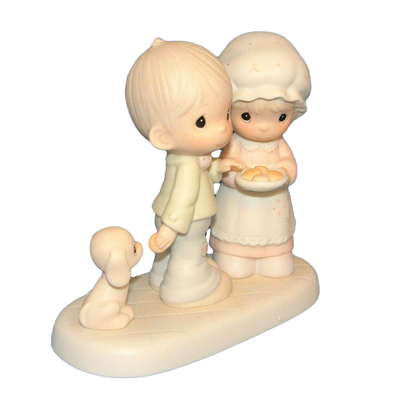 Precious Moments Figurine: 102490 Sharing our Christmas Together