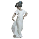 Lladró Figurine: Nao 1110 How Pretty!