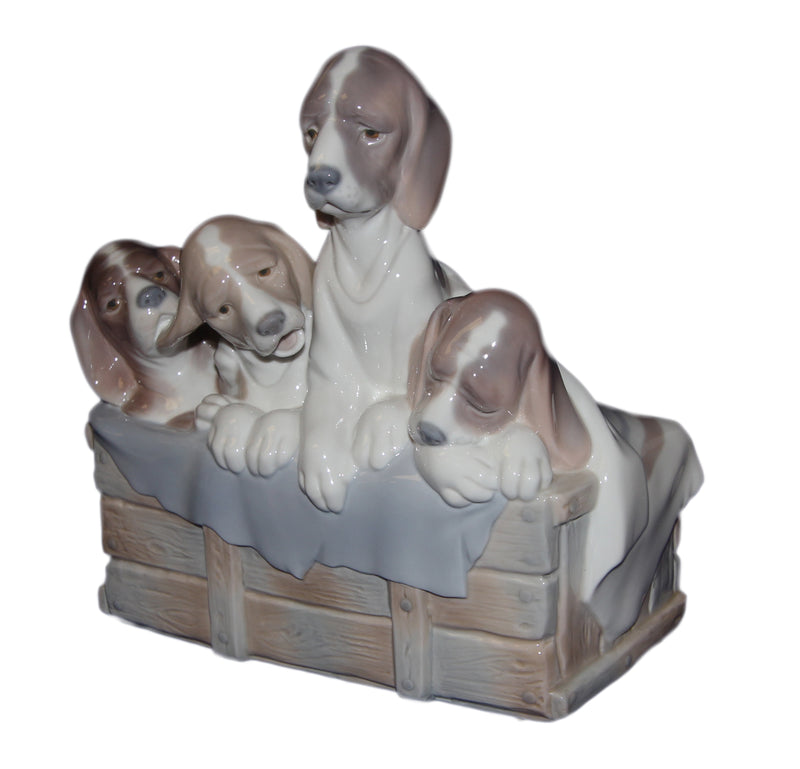 Lladró Figurine: 1121 Pups in the Box
