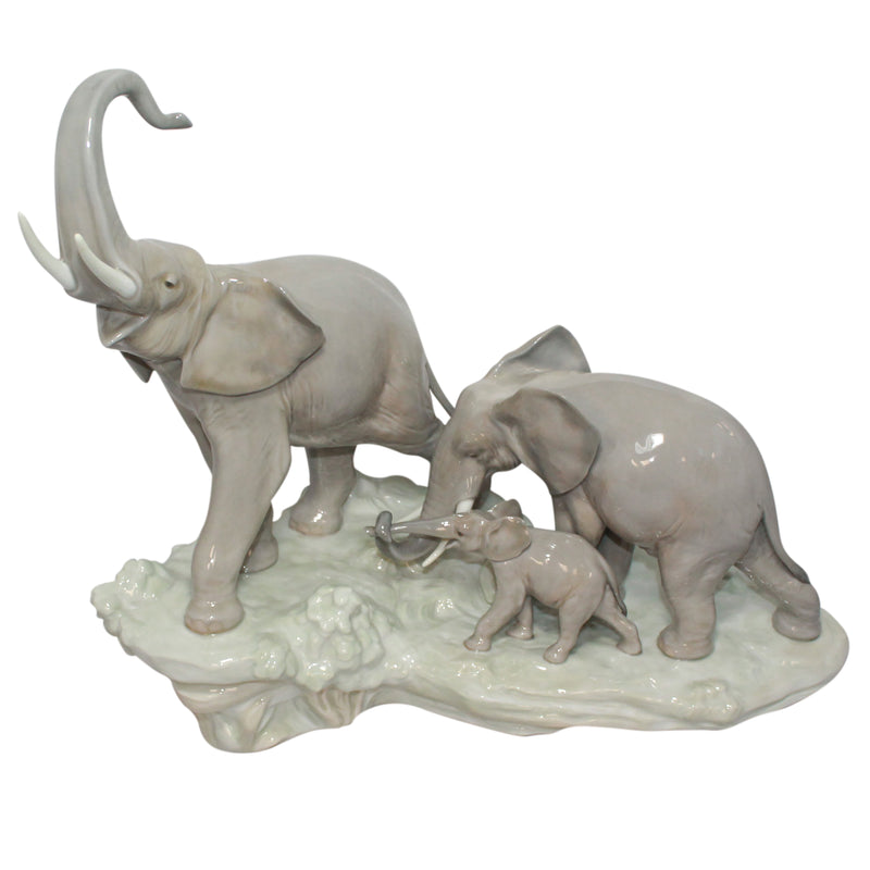 Lladró Figurine: 1150 Elephants