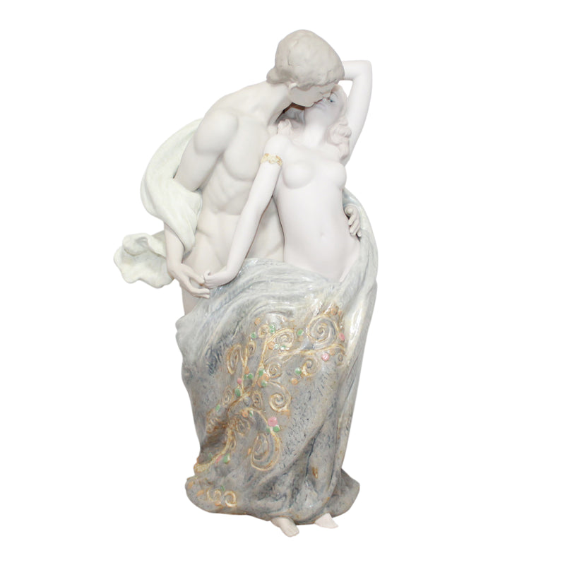 Lladró Figurine: 11914 Passionate Lovers