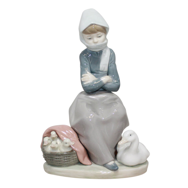 Lladró Figurine: 1267 Girl with Ducks