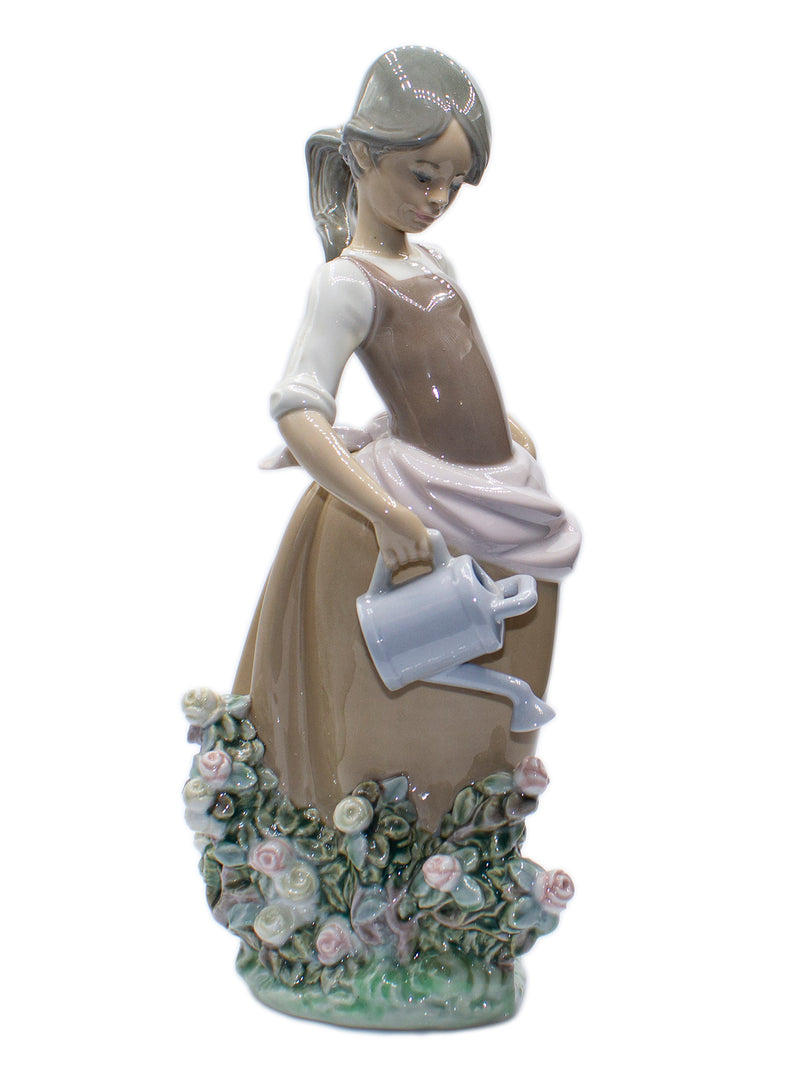 Lladró Figurine: 1339 Girl with Watering Can