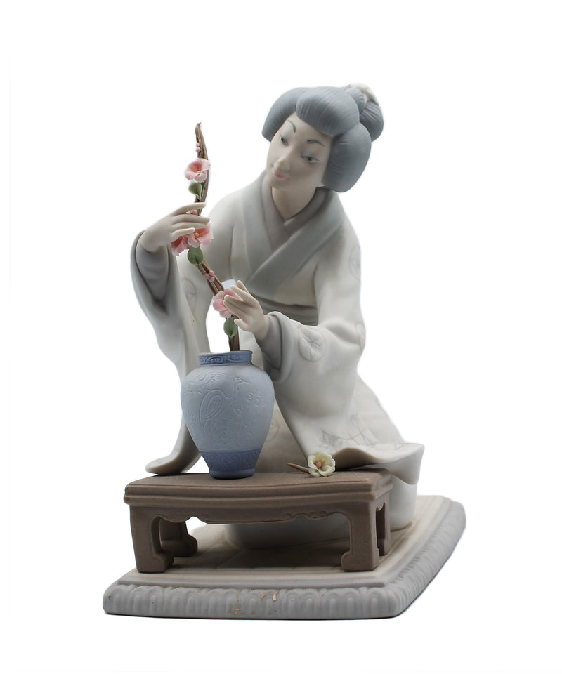 Lladró Figurine: 4840 Oriental Girl